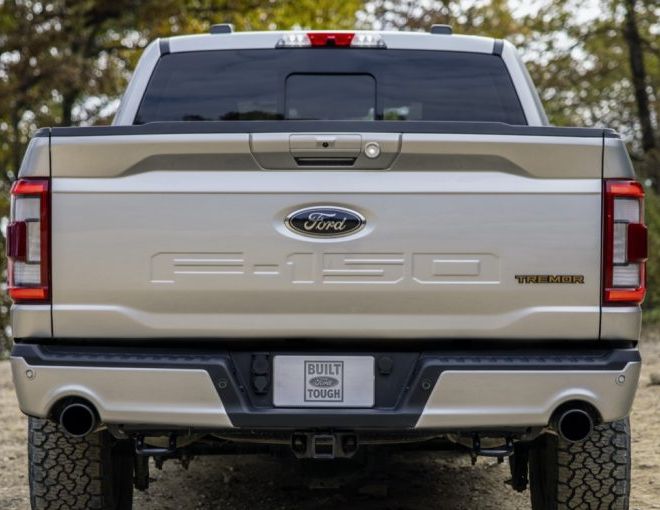 2021-Ford-F-150-Lariat-Tremor-Exterior-025-rear-end-tailgate-Ford-logo-F-150-deboss-Tremor-logo-1024x510