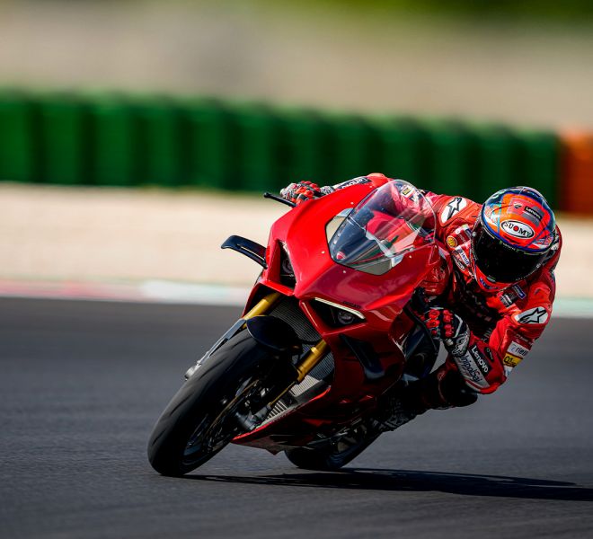 Panigale-V4-02-hero-1600x1000