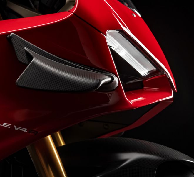 Panigale-V4R-Red-Studio-MY19-01-Video-Full-1330x748